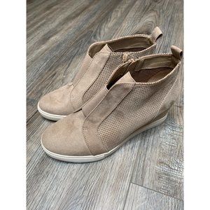NWOB Wedge sneaker booties 8.5